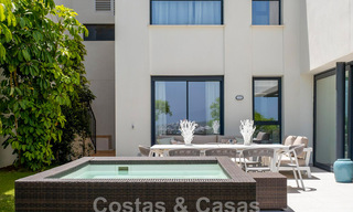 Nieuwe, avant-garde geschakelde huizen te koop, adembenemend uitzicht op zee, Casares, Costa del Sol. Instapklaar. 44340 