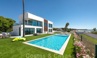 Instapklare ultramoderne design villa direct aan het strand te koop, New Golden Mile, Marbella - Estepona. Verlaagd in prijs! 34253 
