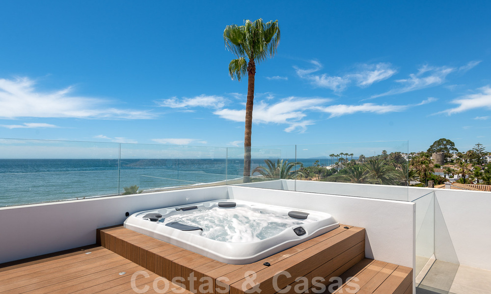 Instapklare ultramoderne design villa direct aan het strand te koop, New Golden Mile, Marbella - Estepona. Verlaagd in prijs! 34262