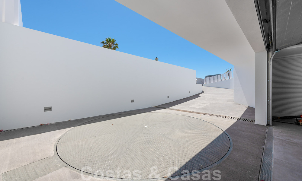 Instapklare ultramoderne design villa direct aan het strand te koop, New Golden Mile, Marbella - Estepona. Verlaagd in prijs! 34265