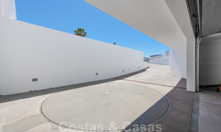 Instapklare ultramoderne design villa direct aan het strand te koop, New Golden Mile, Marbella - Estepona. Verlaagd in prijs! 34265 