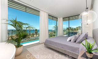 Instapklare ultramoderne design villa direct aan het strand te koop, New Golden Mile, Marbella - Estepona. Verlaagd in prijs! 34271 