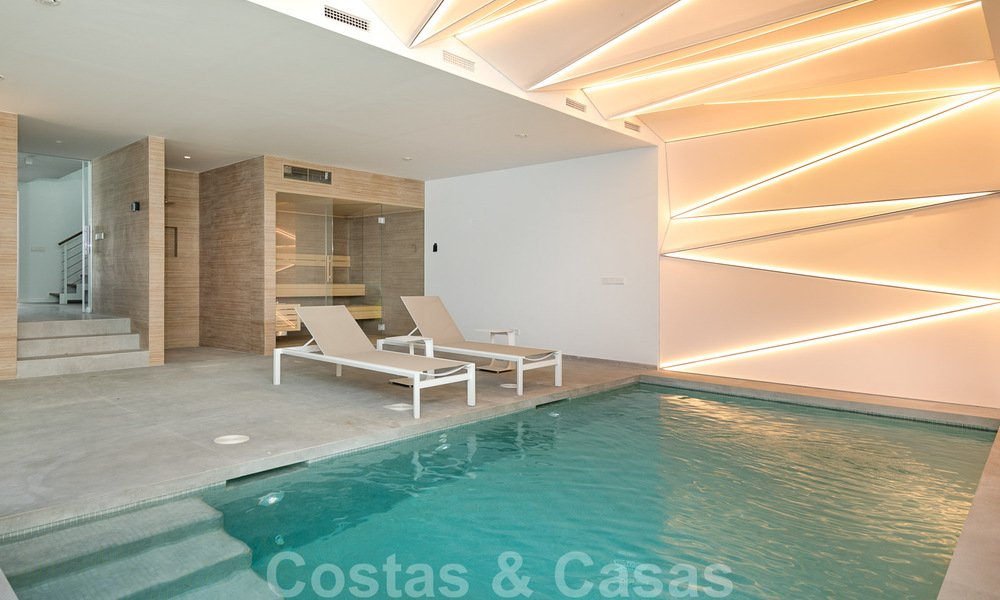 Instapklare ultramoderne design villa direct aan het strand te koop, New Golden Mile, Marbella - Estepona. Verlaagd in prijs! 34272