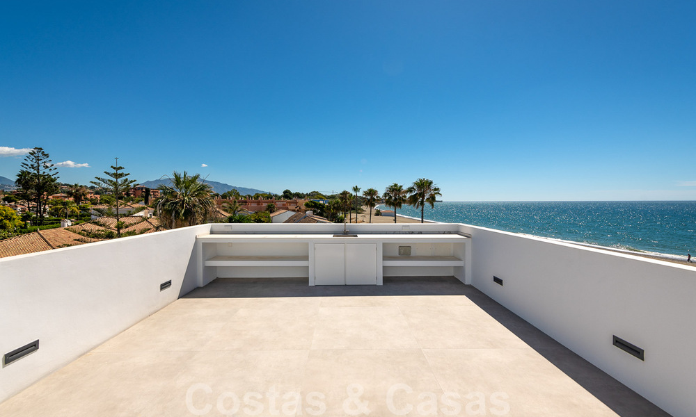 Instapklare ultramoderne design villa direct aan het strand te koop, New Golden Mile, Marbella - Estepona. Verlaagd in prijs! 34276