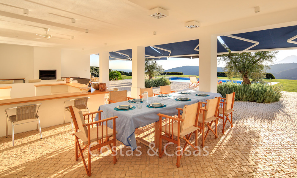 Majestueuze luxe villa in landelijke omgeving te koop, met prachtig panoramisch uitzicht op zee en de bergen in Benahavis - Marbella 6342