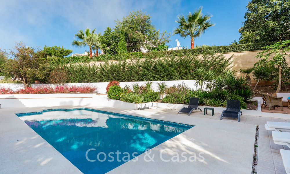 Elegante gerenoveerde villa in Andalusische stijl te koop, met panoramisch uitzicht op zee, Marbella oost 6369
