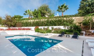 Elegante gerenoveerde villa in Andalusische stijl te koop, met panoramisch uitzicht op zee, Marbella oost 6369 