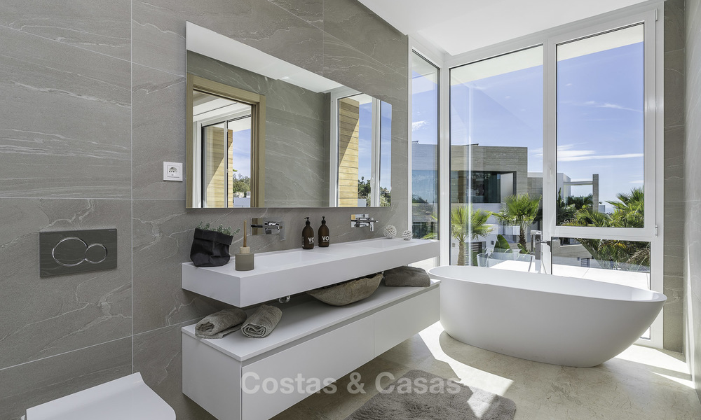 Schitterende nieuwe moderne luxe villa te koop, in een top golfresort, Benahavis - Marbella 17180