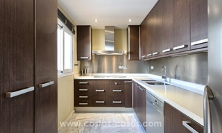 Prachtig gelegen duplex penthouse appartement te koop, op loopafstand van Puerto Banus en strand - Nueva Andalucia, Marbella 6670 