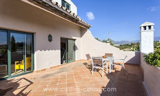Prachtig gelegen duplex penthouse appartement te koop, op loopafstand van Puerto Banus en strand - Nueva Andalucia, Marbella 6674 
