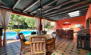 Ruime villa met veel potentieel te koop, op wandelafstand van het strand en Puerto Banus - Golden Mile, Marbella 6692 