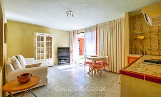 Ruime villa met veel potentieel te koop, op wandelafstand van het strand en Puerto Banus - Golden Mile, Marbella 6727 