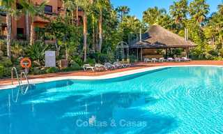 Goed gelegen, stijlvol luxe appartement in een prachtige urbanisatie - Nueva Andalucia, Marbella 6771 