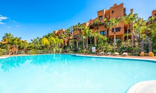 Goed gelegen, stijlvol luxe appartement in een prachtige urbanisatie - Nueva Andalucia, Marbella 6793 