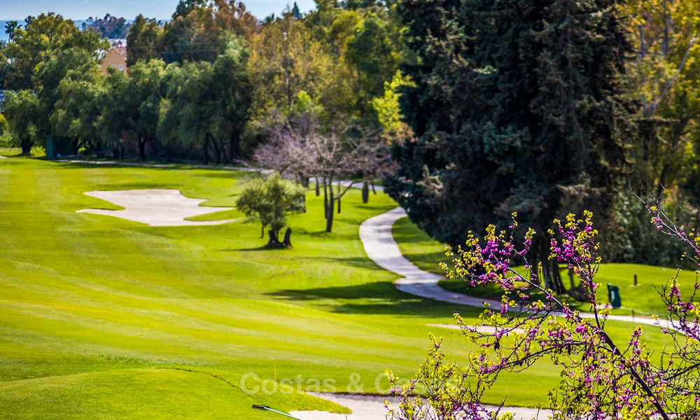 Eerste lijn golf villa in Andalusische stijl te koop - Marbella 6811