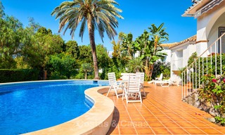 Eerste lijn golf villa in Andalusische stijl te koop - Marbella 6826 