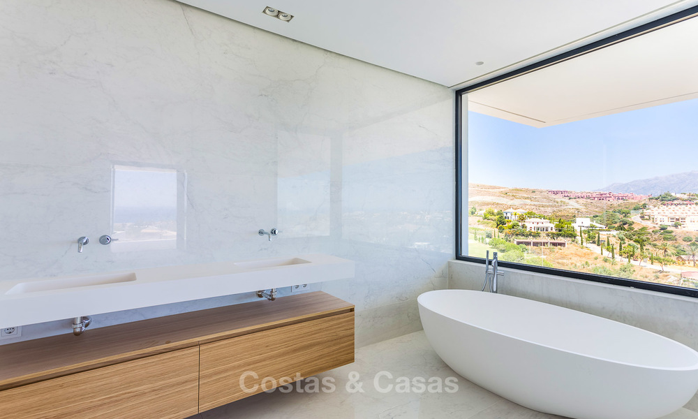 Majestueuze moderne villa met panoramisch zeezicht te koop, front-line golf, Benahavis - Marbella 6845
