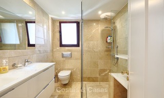 Knap luxe strand appartement met fantastisch zeezicht te koop - New Golden Mile, Marbella - Estepona 7025 