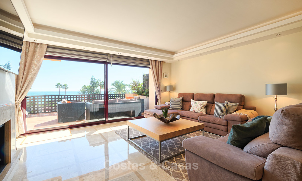Knap luxe strand appartement met fantastisch zeezicht te koop - New Golden Mile, Marbella - Estepona 7028