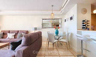 Knap luxe strand appartement met fantastisch zeezicht te koop - New Golden Mile, Marbella - Estepona 7029 