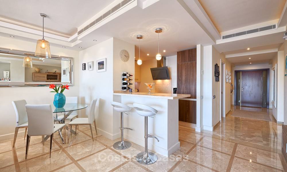 Knap luxe strand appartement met fantastisch zeezicht te koop - New Golden Mile, Marbella - Estepona 7030