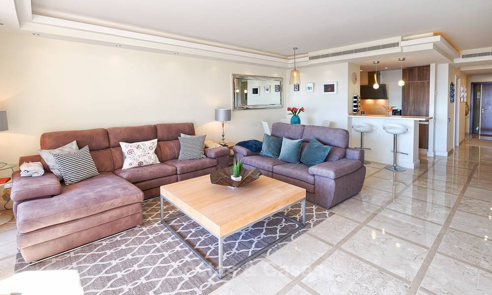 Knap luxe strand appartement met fantastisch zeezicht te koop - New Golden Mile, Marbella - Estepona 7035
