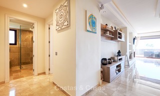 Knap luxe strand appartement met fantastisch zeezicht te koop - New Golden Mile, Marbella - Estepona 7037 