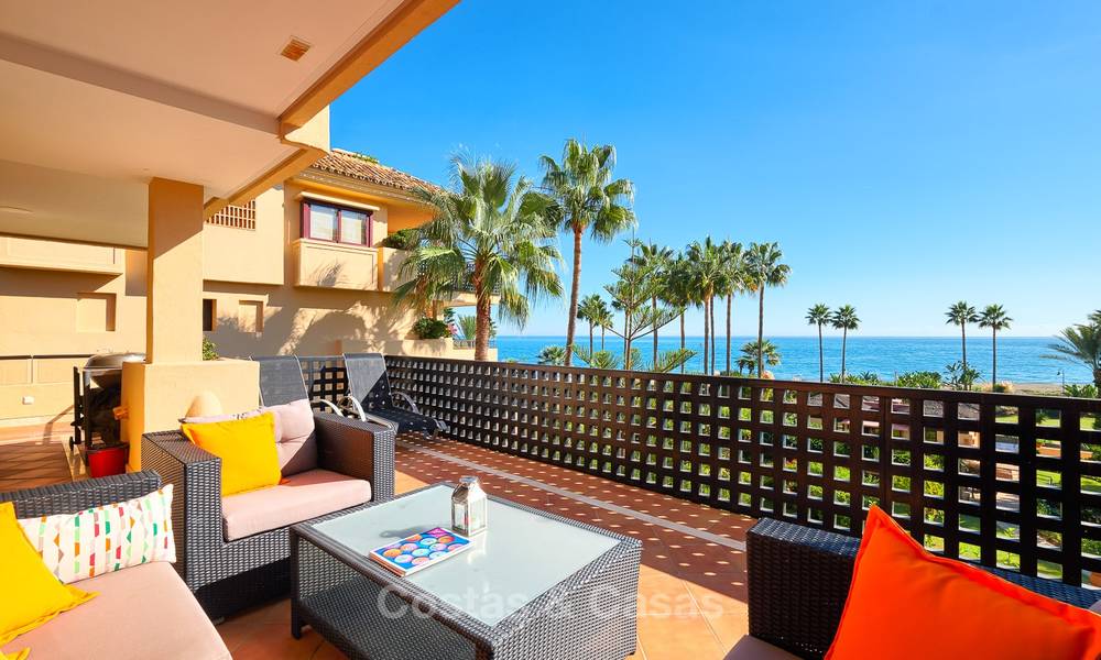 Knap luxe strand appartement met fantastisch zeezicht te koop - New Golden Mile, Marbella - Estepona 7047