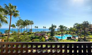 Knap luxe strand appartement met fantastisch zeezicht te koop - New Golden Mile, Marbella - Estepona 7048 