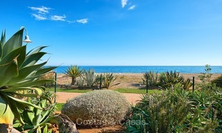 Knap luxe strand appartement met fantastisch zeezicht te koop - New Golden Mile, Marbella - Estepona 7057 
