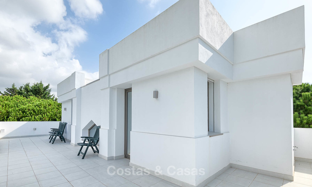 Ruime nieuwbouw villa van topkwaliteit te koop, instapklaar, Marbella East 7180