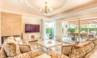Oogstrelende luxueuze villa in Mediterrane stijl te koop, loopafstand strand, Oost Marbella 7432 