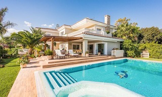 Oogstrelende luxueuze villa in Mediterrane stijl te koop, loopafstand strand, Oost Marbella 7434 