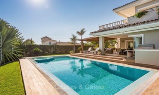 Oogstrelende luxueuze villa in Mediterrane stijl te koop, loopafstand strand, Oost Marbella 7435 
