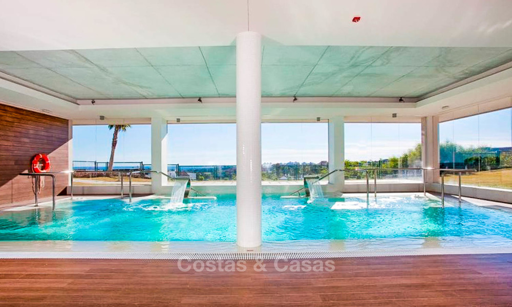 Zeer ruim, licht en modern appartement te koop met 4 slaapkamers en open golf- en zeezicht in Marbella - Benahavis 7505