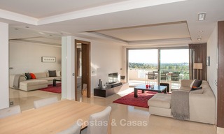 Zeer ruim, licht en modern appartement te koop met 4 slaapkamers en open golf- en zeezicht in Marbella - Benahavis 7514 