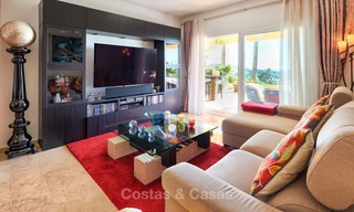 Ruim luxe appartement op de begane grond met uitzicht op zee te koop in Elviria, Oost Marbella 7532 