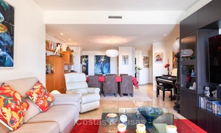 Ruim luxe appartement op de begane grond met uitzicht op zee te koop in Elviria, Oost Marbella 7533 