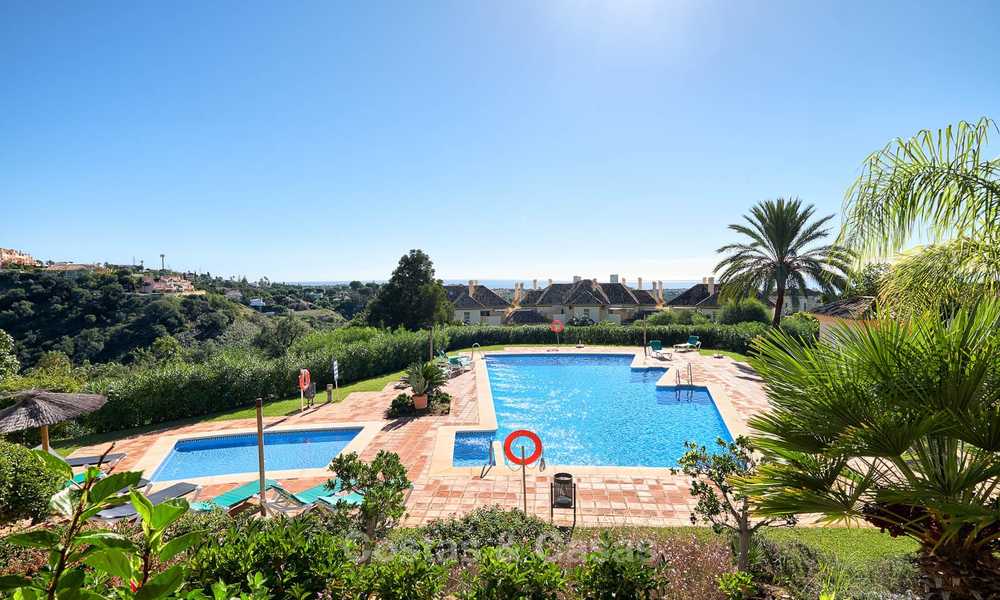 Ruim luxe appartement op de begane grond met uitzicht op zee te koop in Elviria, Oost Marbella 7551