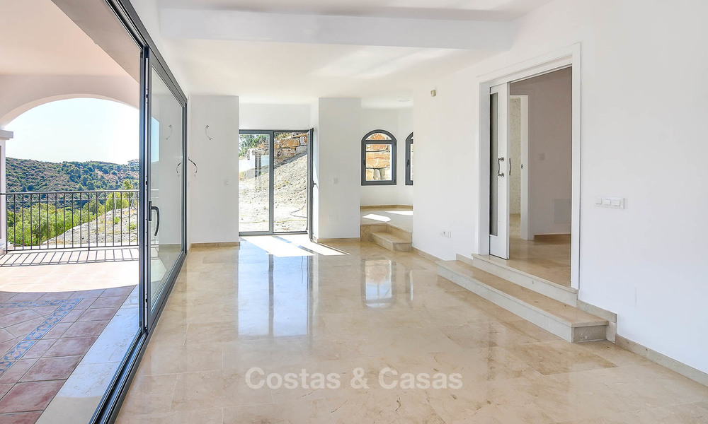 Koopje! Gerenoveerde villa in Andalusische stijl te koop, met prachtig uitzicht op de bergen, Nueva Andalucia, Marbella 7592