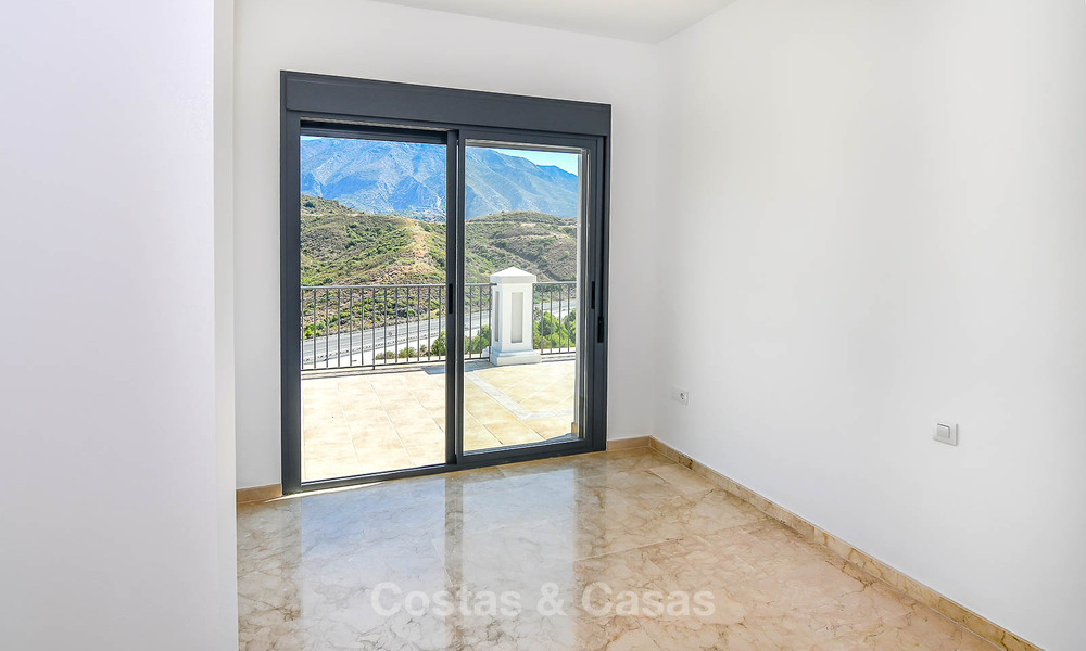 Koopje! Gerenoveerde villa in Andalusische stijl te koop, met prachtig uitzicht op de bergen, Nueva Andalucia, Marbella 7596