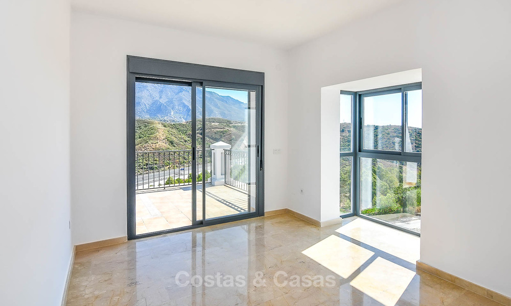 Koopje! Gerenoveerde villa in Andalusische stijl te koop, met prachtig uitzicht op de bergen, Nueva Andalucia, Marbella 7597
