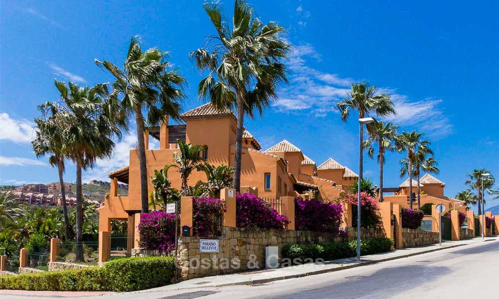 Recentelijk gerenoveerde schakelvilla in Andalusische stijl te koop, vlakbij golfbaan, Benahavis, Marbella 7686