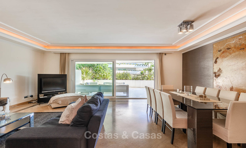 Luxe appartement in een prestigieus complex te koop, strandzijde Puerto Banus, Marbella 7772