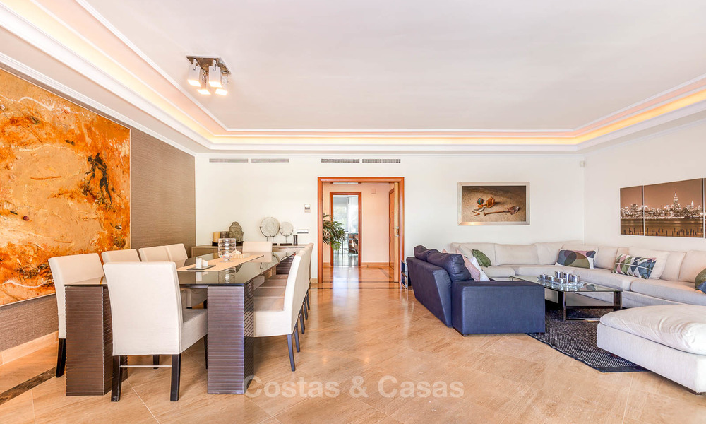 Luxe appartement in een prestigieus complex te koop, strandzijde Puerto Banus, Marbella 7778