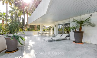 Luxe appartement in een prestigieus complex te koop, strandzijde Puerto Banus, Marbella 7779 