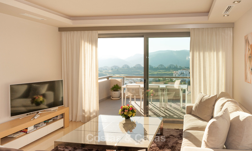 Ruim, licht en modern luxe penthouse appartement te koop met golf en zeezicht in Marbella - Benahavis 7707