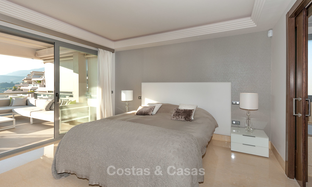 Ruim, licht en modern luxe penthouse te koop met golf- en zeezicht in Marbella - Benahavis 7710