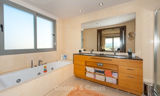 Ruim, licht en modern luxe penthouse appartement te koop met golf en zeezicht in Marbella - Benahavis 7712 