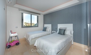 Ruim, licht en modern luxe penthouse appartement te koop met golf en zeezicht in Marbella - Benahavis 7717 